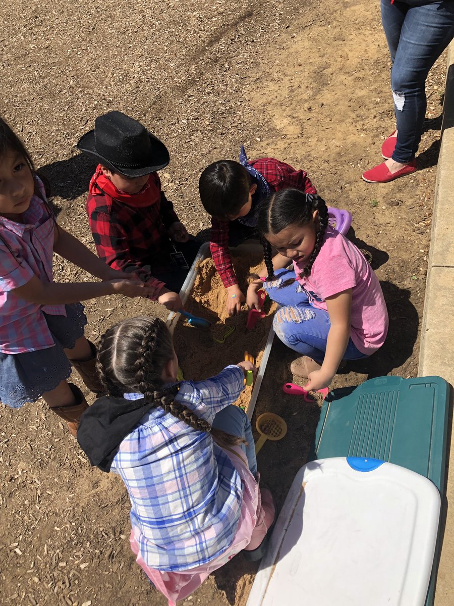 Pearson_Ponies's tweet photo. Kinder Western Day at Pearson Elementary! #Pearsonpride #TexasPride https://t.co/yFTrElrQmo
