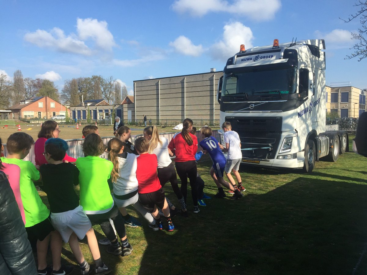 FrankGlaubitz's tweet image. #koningspelen2019 #verbind 
@KlimOpRijssen en @PiusXCollege 🤝@Duchenne_Heroes #teamR4D  organiseerde deze sportdag. Dankzij de geweldige inzet van deze leerlingen een opbrengst van ruim €8.500,- voor @duchennepp