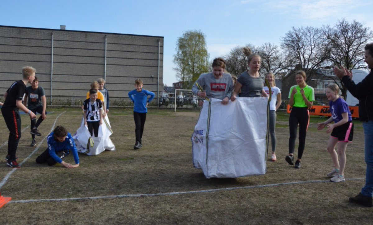 FrankGlaubitz's tweet image. #koningspelen2019 #verbind 
@KlimOpRijssen en @PiusXCollege 🤝@Duchenne_Heroes #teamR4D  organiseerde deze sportdag. Dankzij de geweldige inzet van deze leerlingen een opbrengst van ruim €8.500,- voor @duchennepp