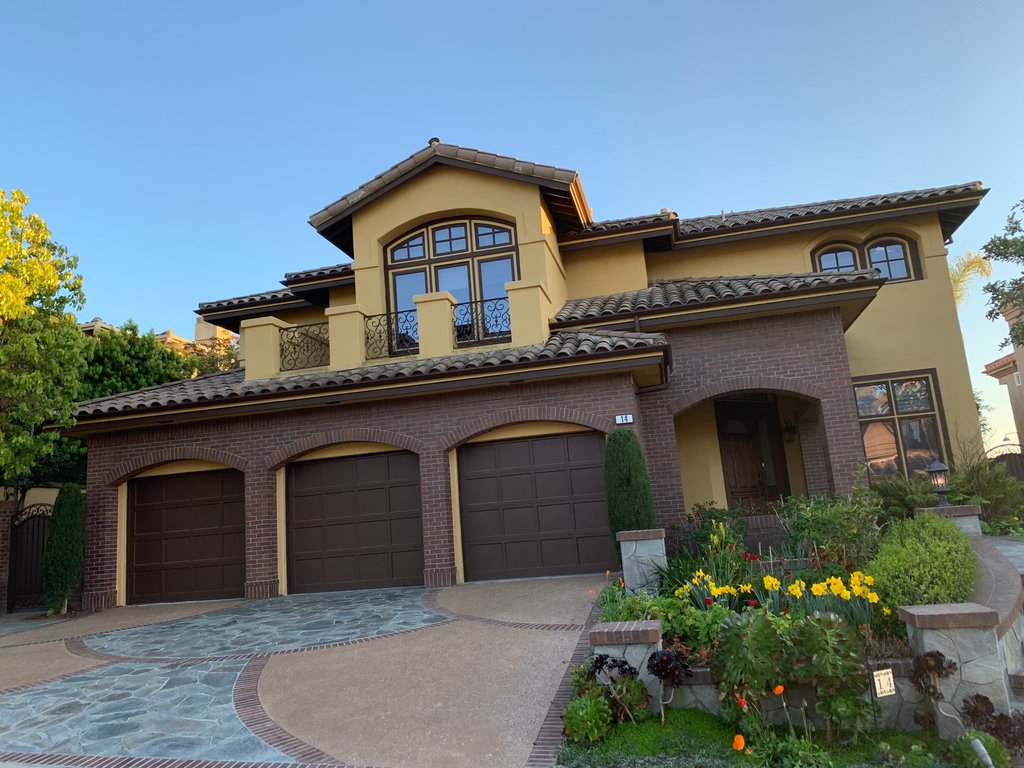 HomeForExchange's tweet photo. Looking to home exchange in California? Francesca's home in Southern California is nestled between Laguna Beach and San Juan Capistrano , and with their own private pool it's the perfect spot to enjoy the Californian sun ☀️ : https://t.co/MbS6sRnVY3 https://t.co/oDAy0AhUau