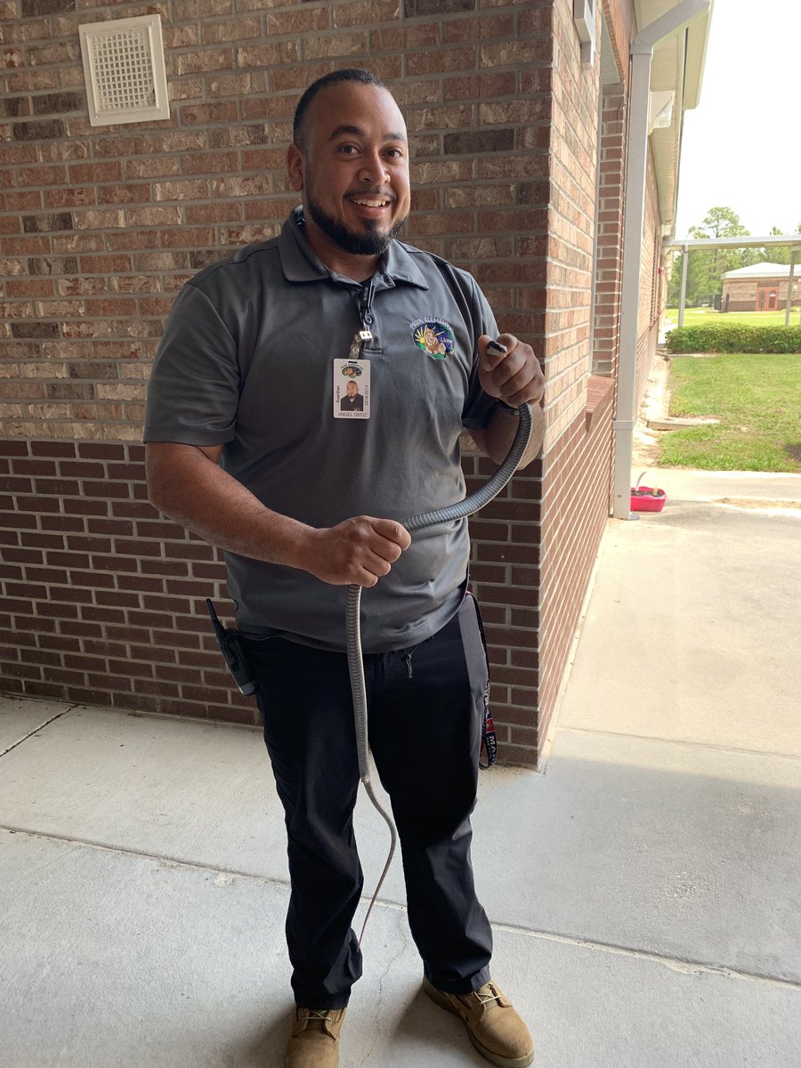 MrsWilbert1127's tweet photo. Another snake...right outside my office...Who do you call? MR. ANGEL!! #thanksagain #savedmylife #snakeaquarium @Proud2BeAtPride @Aod84 https://t.co/hNtXZijTuV
