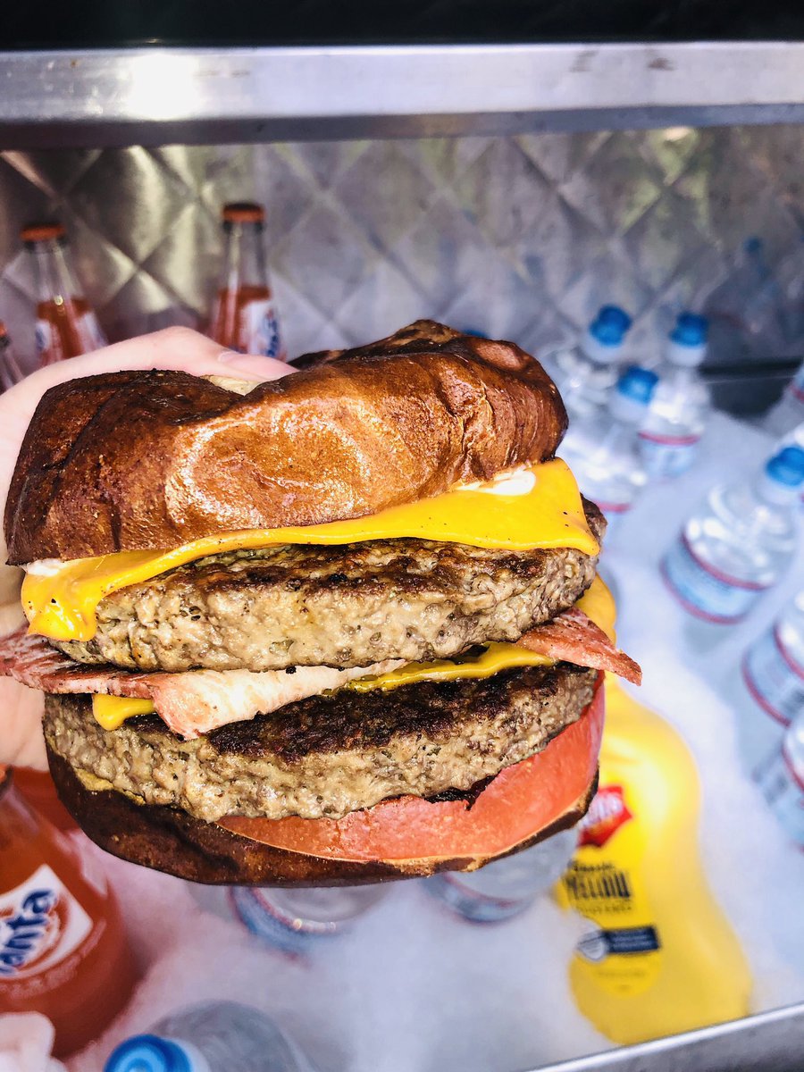 If you’re looking for a healthier option just add extra lettuce and tomatoes to your double cheeseburger. 🥙🍔🥗 #healthy