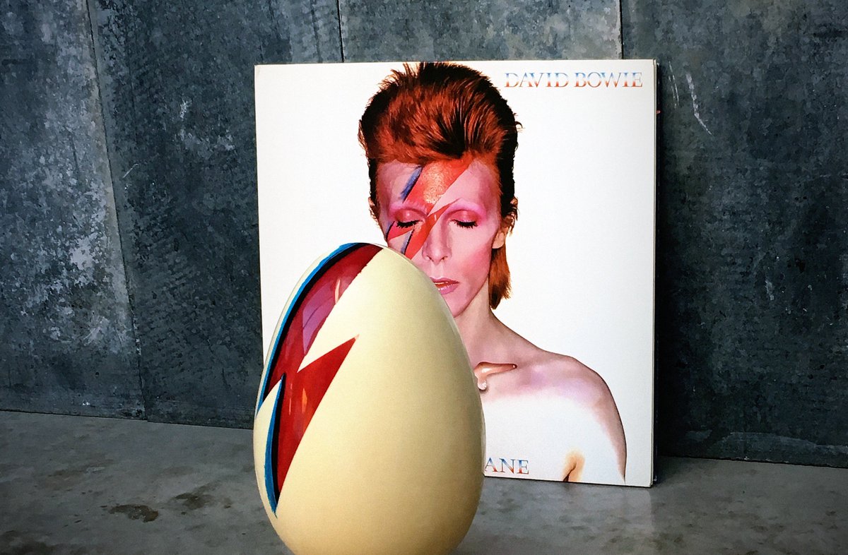 COMPETITION TIME ⚡️
 <a href="/be_townson/">BE Chocolate and Patisserie</a> has made us (me) the first ever Bowie Egg and luckily for you we're giving it away... See our Facebook page for details 
#BOWIEART #FANART