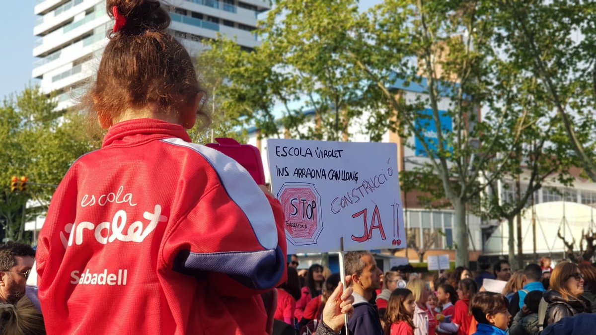 AFAVirolet's tweet photo. No ens aturaran fins que les promeses es converteixin en fets! #proubarraconsSOScanLlong  @edificisja @jesus_vinyes @JoanBerlanga @JosepBargallo @jesus_vinyes @julifernandez @mserracant @A3Noticias @parlamentcat @cupeducacio @educaciocat @sbdeducacio @DiariDeSabadell @ElCriticSBD https://t.co/hCn1ATIChc