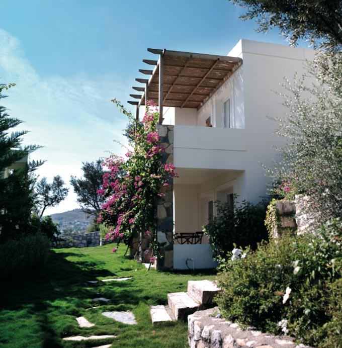 Bringouthebest's tweet photo. It's Friday! Lets pretend we get to go away and visit a really nice place! What do you think of the Macakizi hotel in  Bodrum, Turkey?  I love The architecture which is loosely Mediterranean, the rooms are classy, unadorned and sparse.
#GetAwayFriday
#Takemeaway https://t.co/gFWo3ct61F
