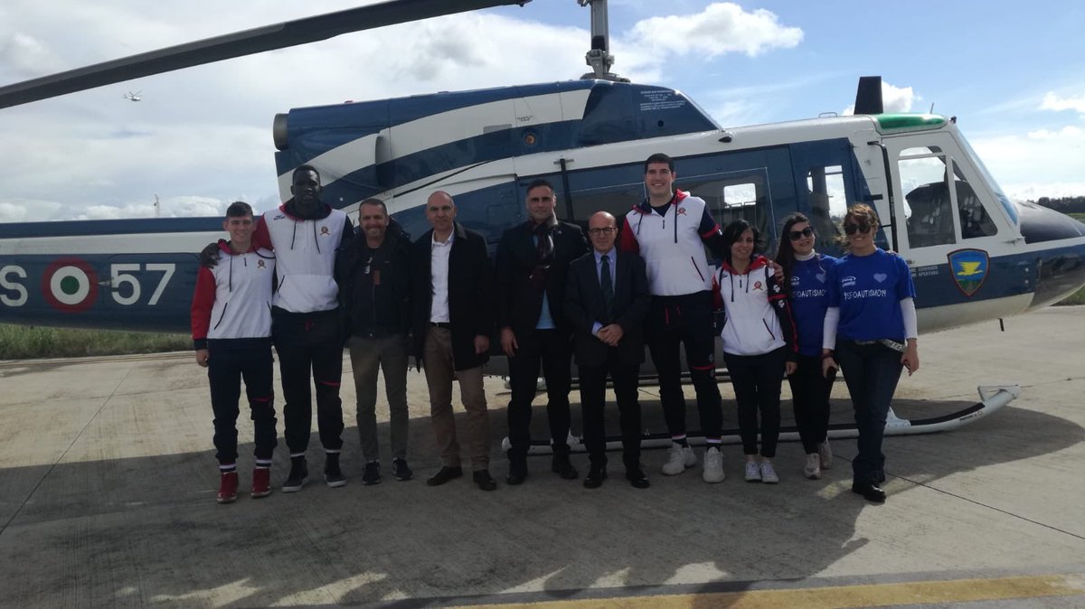 Questo pomeriggio una delegazione della Cagliari Dinamo Academy e della <a href="/dinamo_sassari/">Dinamo Sassari</a> ha partecipato all'iniziativa promossa dalla segreteria regionale del sindacato di polizia SILPCGIL, che
ha coinvolto sei associazioni dell'isola che si occupano di disabilità e autismo.