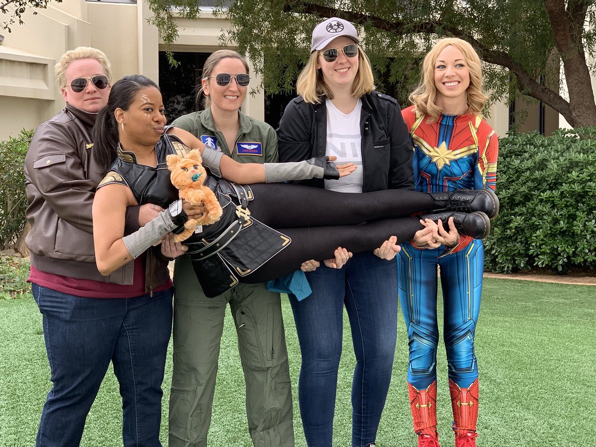 njnic23's tweet image. Valkyrie found the lost Infinity Stone: the Duplication Stone. And obviously her first thought was Carol. #Valkarol #CaptainValkyrie #Clexacon 

cc: @brielarson @TessaThompson_x