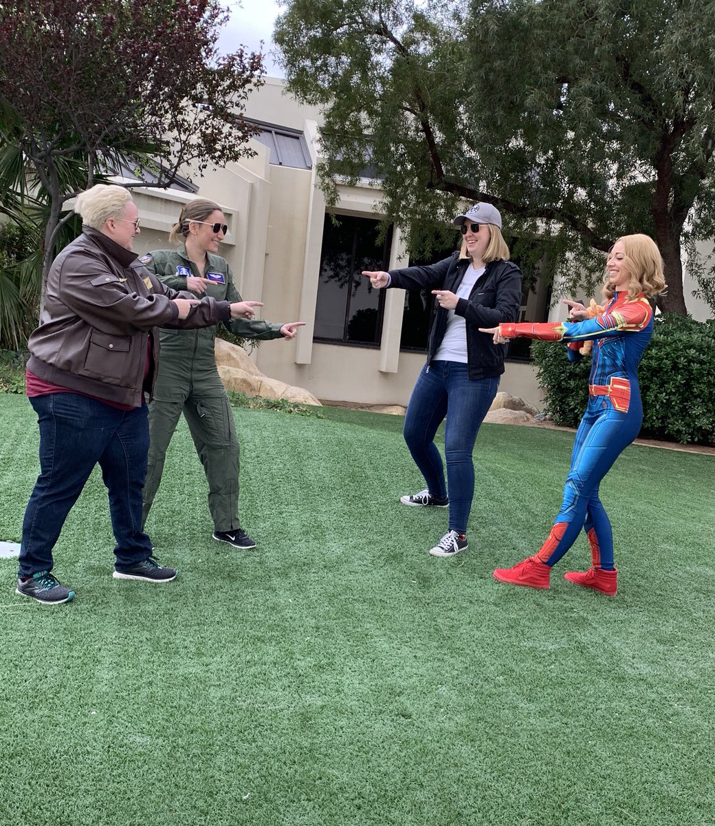 njnic23's tweet image. Valkyrie found the lost Infinity Stone: the Duplication Stone. And obviously her first thought was Carol. #Valkarol #CaptainValkyrie #Clexacon 

cc: @brielarson @TessaThompson_x