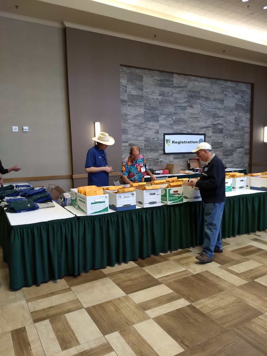ad7db's tweet photo. #DXconvention in Visalia... https://t.co/BUnRRrgVM0
