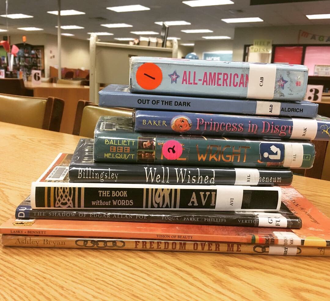 JRMSLibrary's tweet image. Ms. Parent’s second block seemed to have fun creating book spine poetry #poetrymonth @HenricoSchools @hcpslib @JohnRolfeMS @DrJackson_EDU