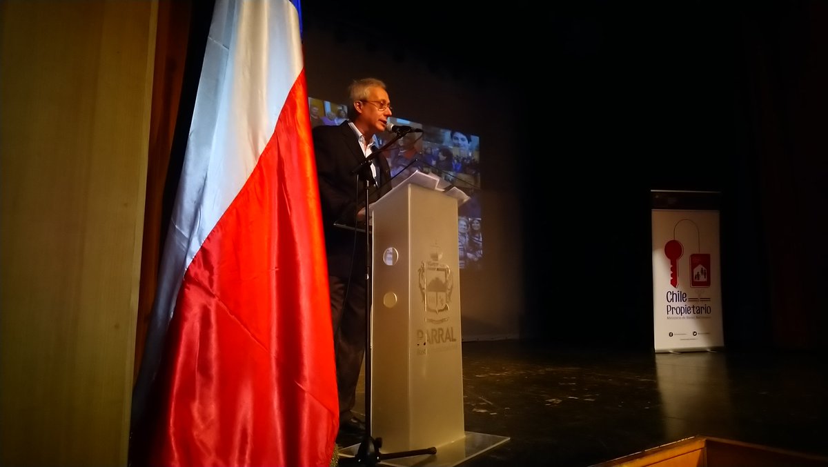 mauleconectado's tweet photo. En Parral, 90 familias recibieron sus #TitulosDeDominio de manos del @bbnnmaule en el Teatro Municipal de Parral donde asistieron @RamirezParr y @ParralMunicipio además de representantes de @mlongavi.

#MauleConectadoMasInformaciones https://t.co/qyE9culZ94
