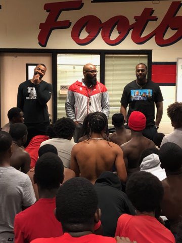AliefTaylor_FB's tweet photo. #LionsOnTheMove !! Congratulations to Two Alief Taylor Football legends in UH Tight End Romello Brooker and Texas State Tight End Keenen Brown! They are about to start their next journey to the NFL! We are so proud of yall and can’t wait to watch yall on Sundays! #3PT #D1Factory https://t.co/pEHold4lOl