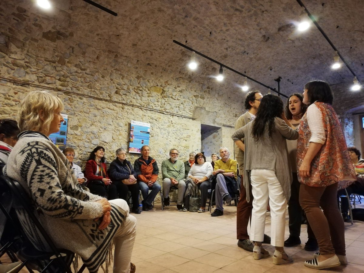 MdlMediterrania's tweet photo. La polifonia de #Tornaveus embadaleix el públic de les XIV Trobades de Música Mediterrània. #trobadesencercle https://t.co/B95JxEmYX6