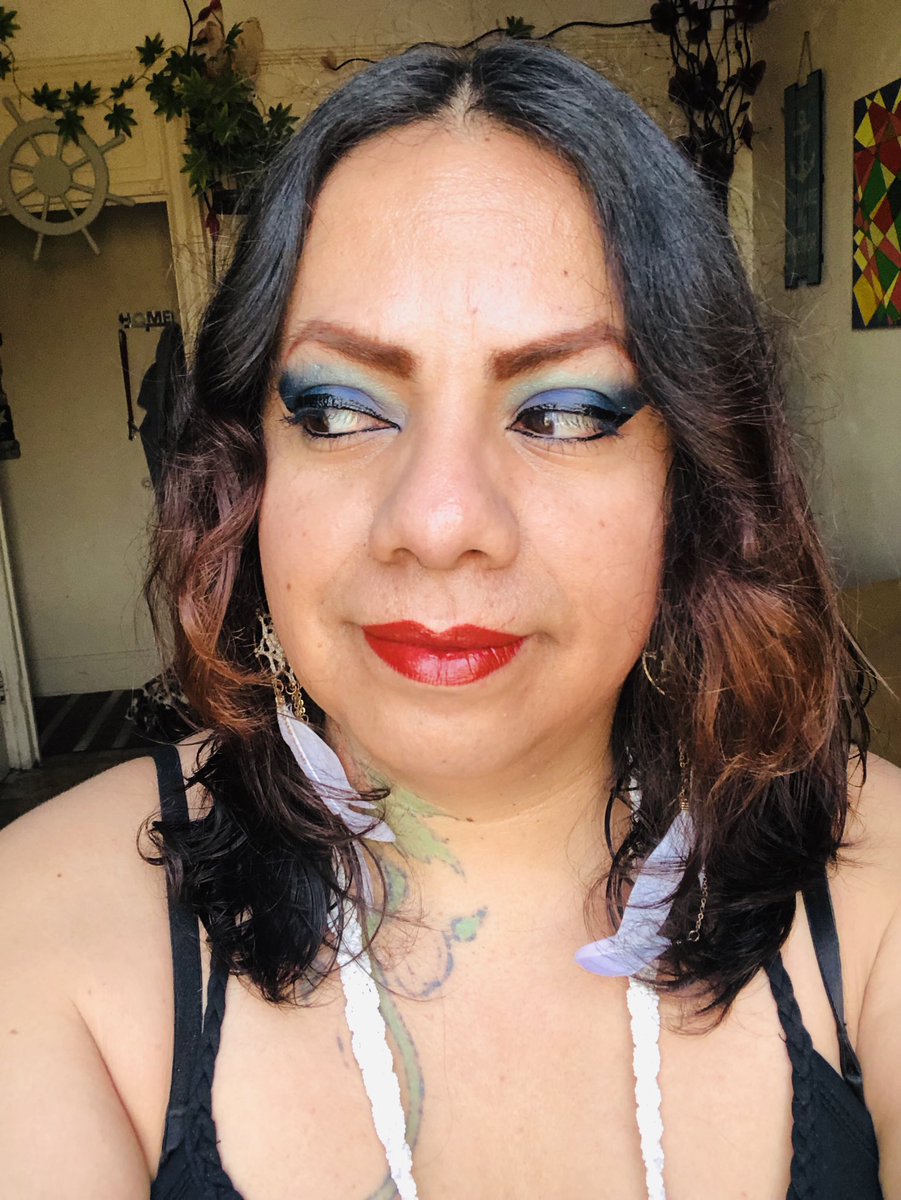 dakotawolf33's tweet photo. #Tornasol #azulados 👀 💄
#Vamanasss 🌸😘🌼 🤟🏼😎🤘🏼#Makeup https://t.co/MUCYXsxemI
