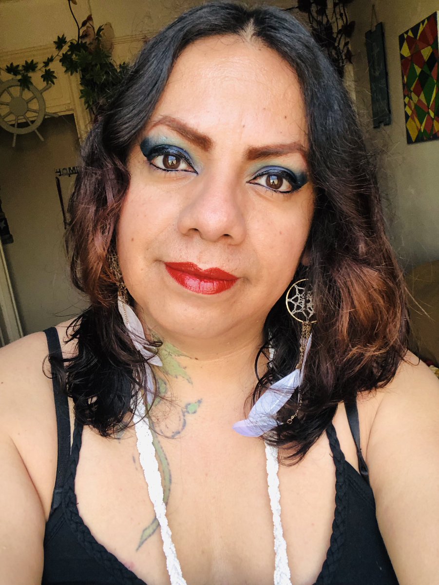 dakotawolf33's tweet photo. #Tornasol #azulados 👀 💄
#Vamanasss 🌸😘🌼 🤟🏼😎🤘🏼#Makeup https://t.co/MUCYXsxemI