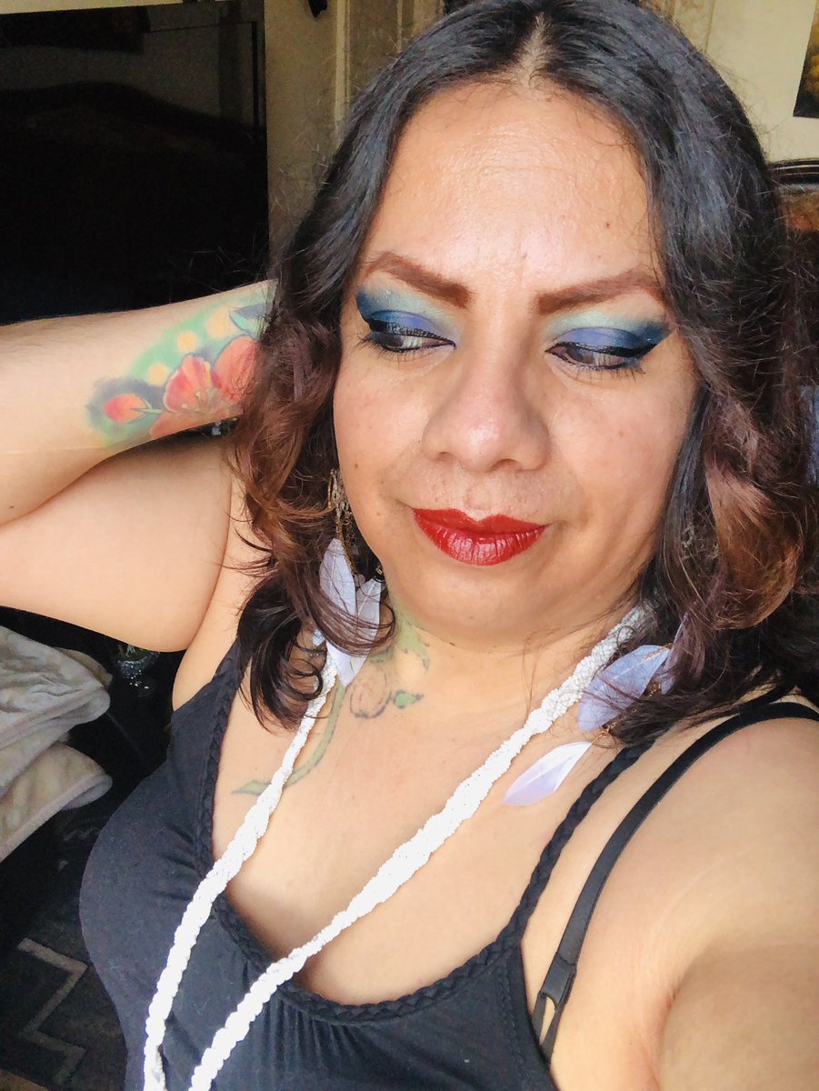 dakotawolf33's tweet photo. #Tornasol #azulados 👀 💄
#Vamanasss 🌸😘🌼 🤟🏼😎🤘🏼#Makeup https://t.co/MUCYXsxemI