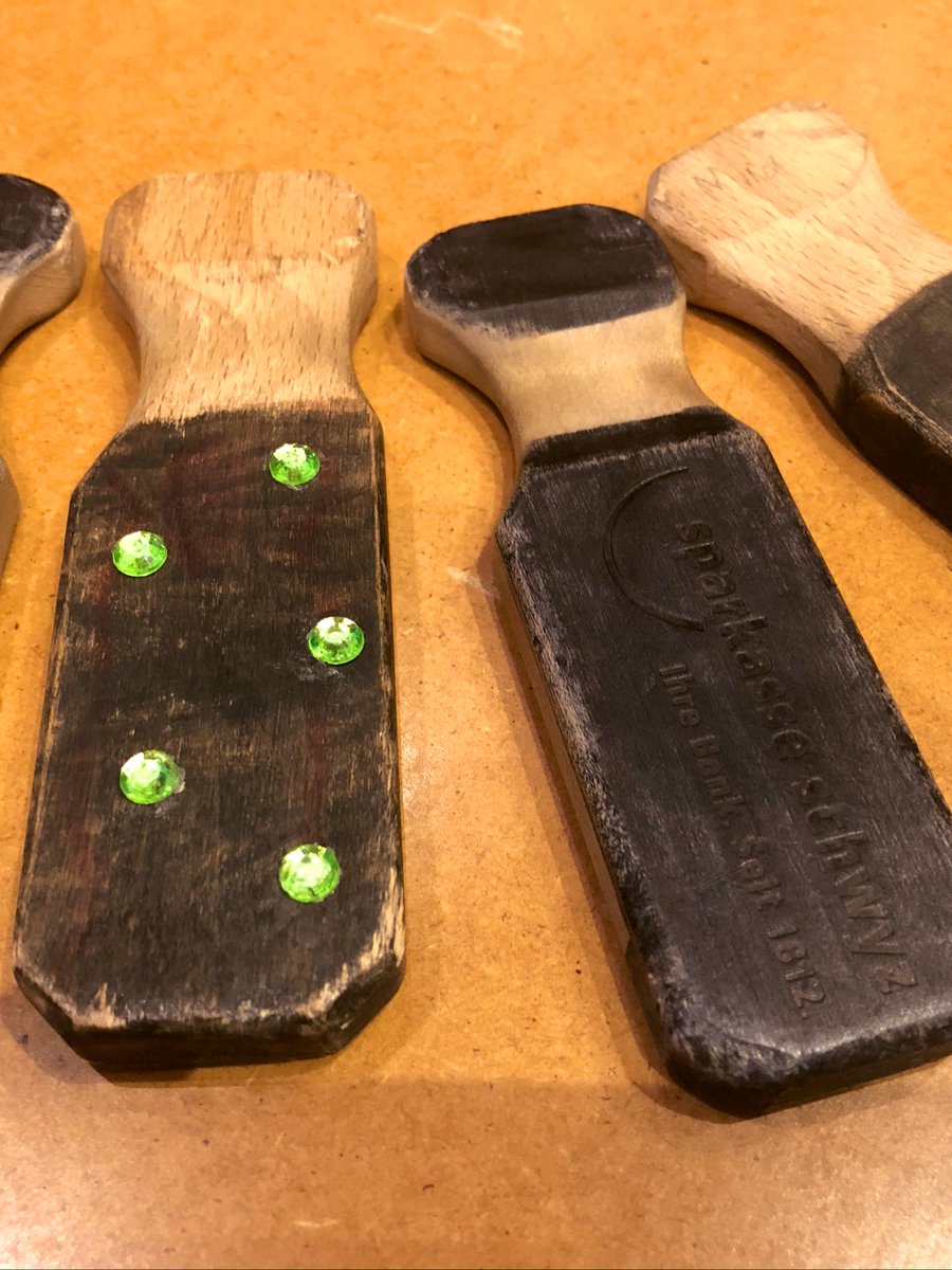 rmaur's tweet image. Live from Priis-Chlefele, an old swiss #tradition.  #priischlefele #firsthashtag #schwyz #chlefele #kultur #culture #onlyinswitzerland