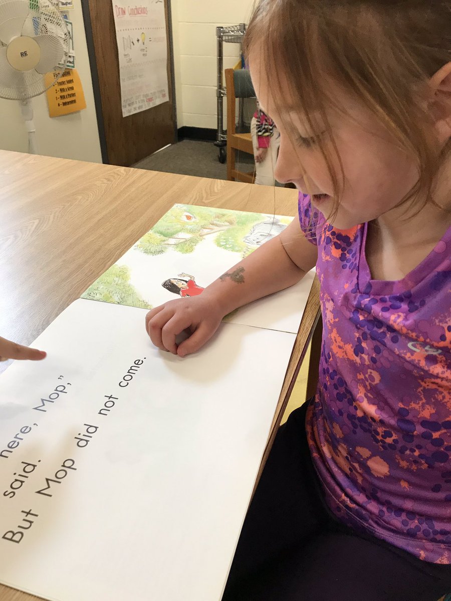 HalpinBrooke's tweet photo. Little kinder teachers love to read! #112Leads #WeAreSherwood https://t.co/7eaQs7TTd1