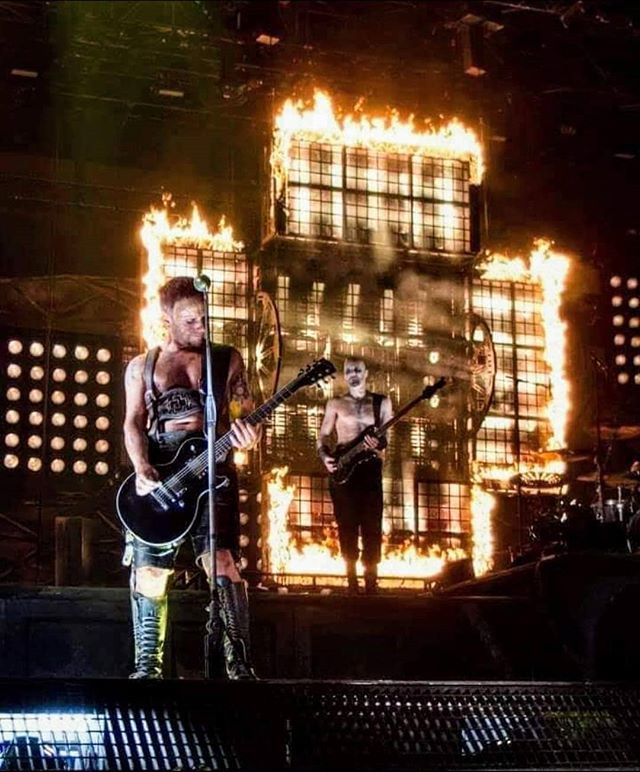 Rammstein_Fr's tweet photo. Have a nice week-end rammfans 🤘🔥 #rammstein #paul #landers #paullanders #guitar #guitarist #oliver #riedel #oliverriedel #oli #bass #bassist #playing #live #scene #concert #firecross #mig #crazy #legend #awesome #epic #german #germany #band #group #r… https://t.co/hn7FgqztW2 https://t.co/sxYPHQNFOT