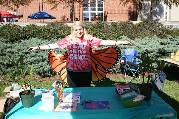 STEMzoneUGA's tweet photo. Meet a Monarch Butterfly at STEMzone tomorrow! We’ll be on the MLC Lawn before the G-Day game, 4/20 from 10AM-2PM!
@UGAEcology
#universityofga #STEMzoneUGA #MLC #CommitToSTEM #GDay https://t.co/RcOzo5m9CN
