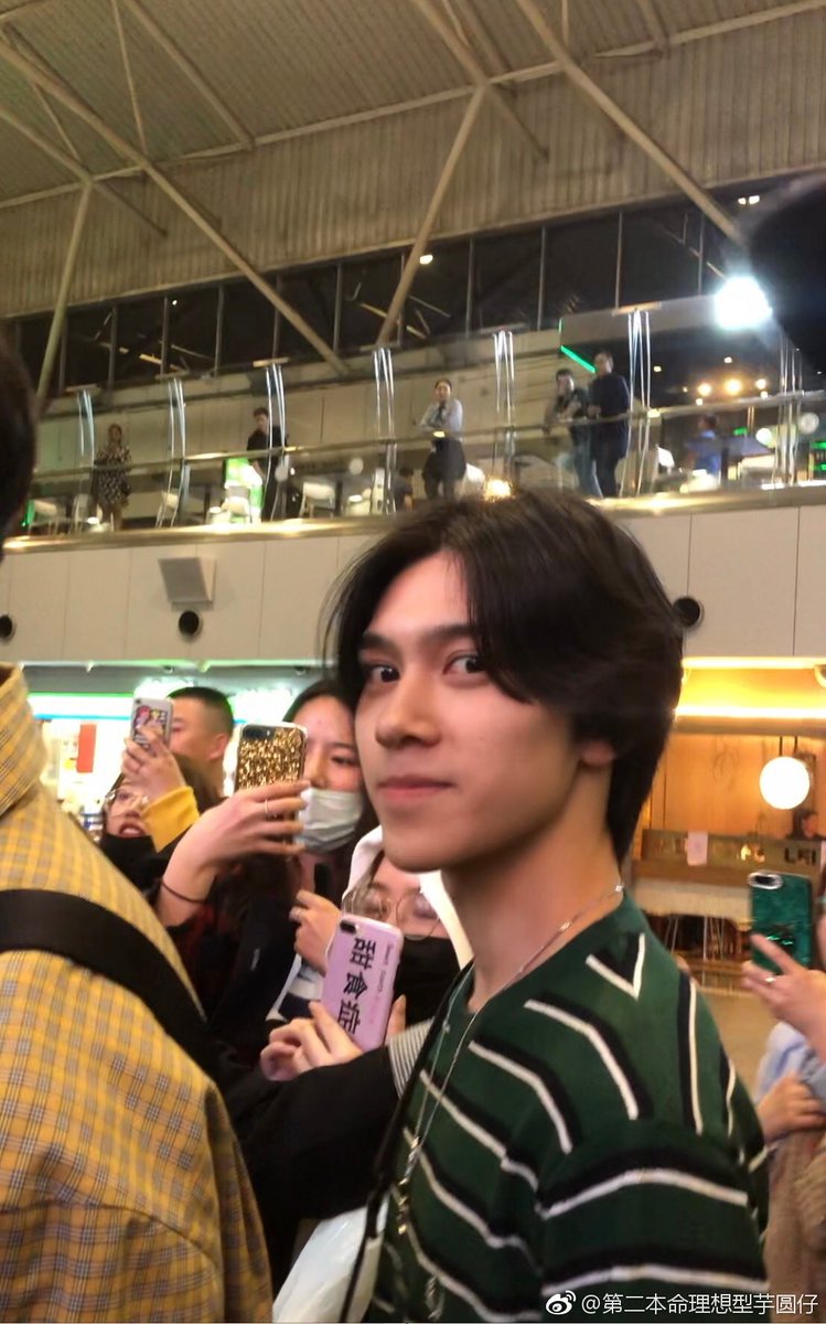 imnotyourbread's tweet photo. โอ้ย อัยเด่ก เปนเหลือบมองแล้วยิ้มเขินว่ะ น่ารักแท้น้อ https://t.co/wKopdlHEs0