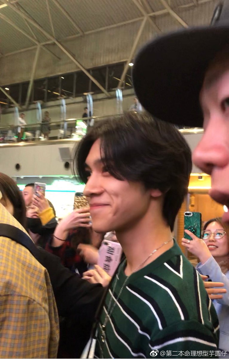 imnotyourbread's tweet photo. โอ้ย อัยเด่ก เปนเหลือบมองแล้วยิ้มเขินว่ะ น่ารักแท้น้อ https://t.co/wKopdlHEs0