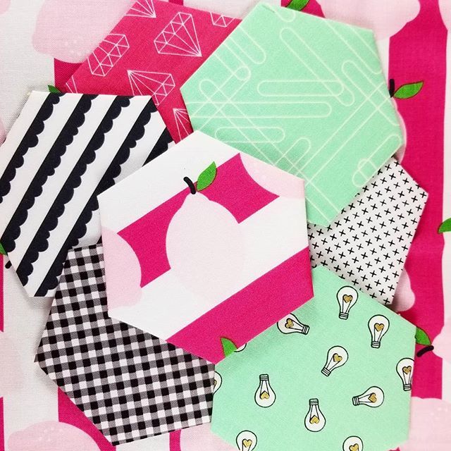SewWhatAlicia's tweet photo. Having the BEST time at #snapconf paper piecing with the fabulous @simplesimonandco I am still beyond obsessed with this fun Just Add Sugar fabric line!! These conferences are always inspirational and the best part is seeing all my sewing friends in pers… https://t.co/986XnGJYVN https://t.co/ZVF6SZEH7C