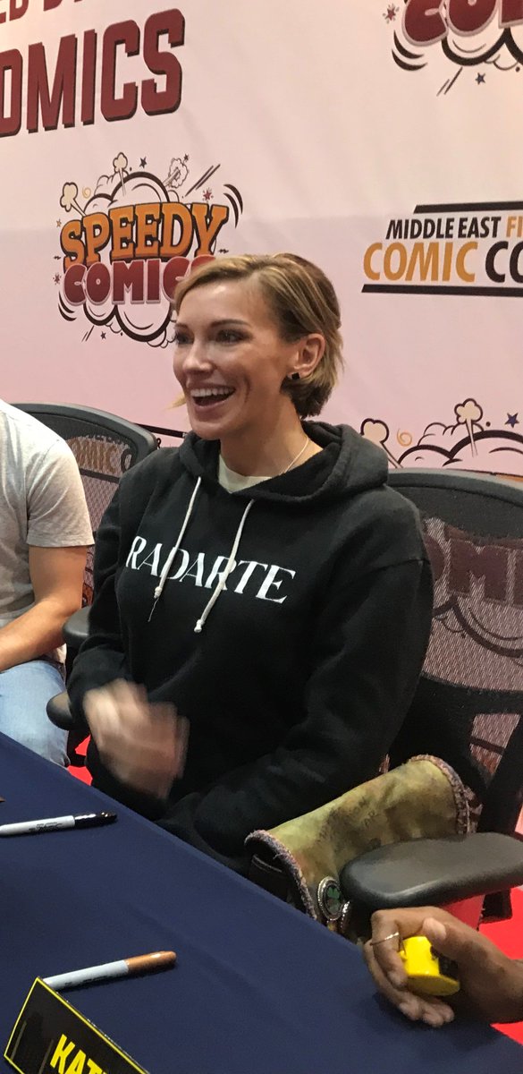 Highlight of my day was seeing <a href="/MzKatieCassidy/">Katie Cassidy</a> 's face light up when I thanked her for bringing to life Laurel Lance in the best way possible 🥰

(cropped myself but look at this angel!)