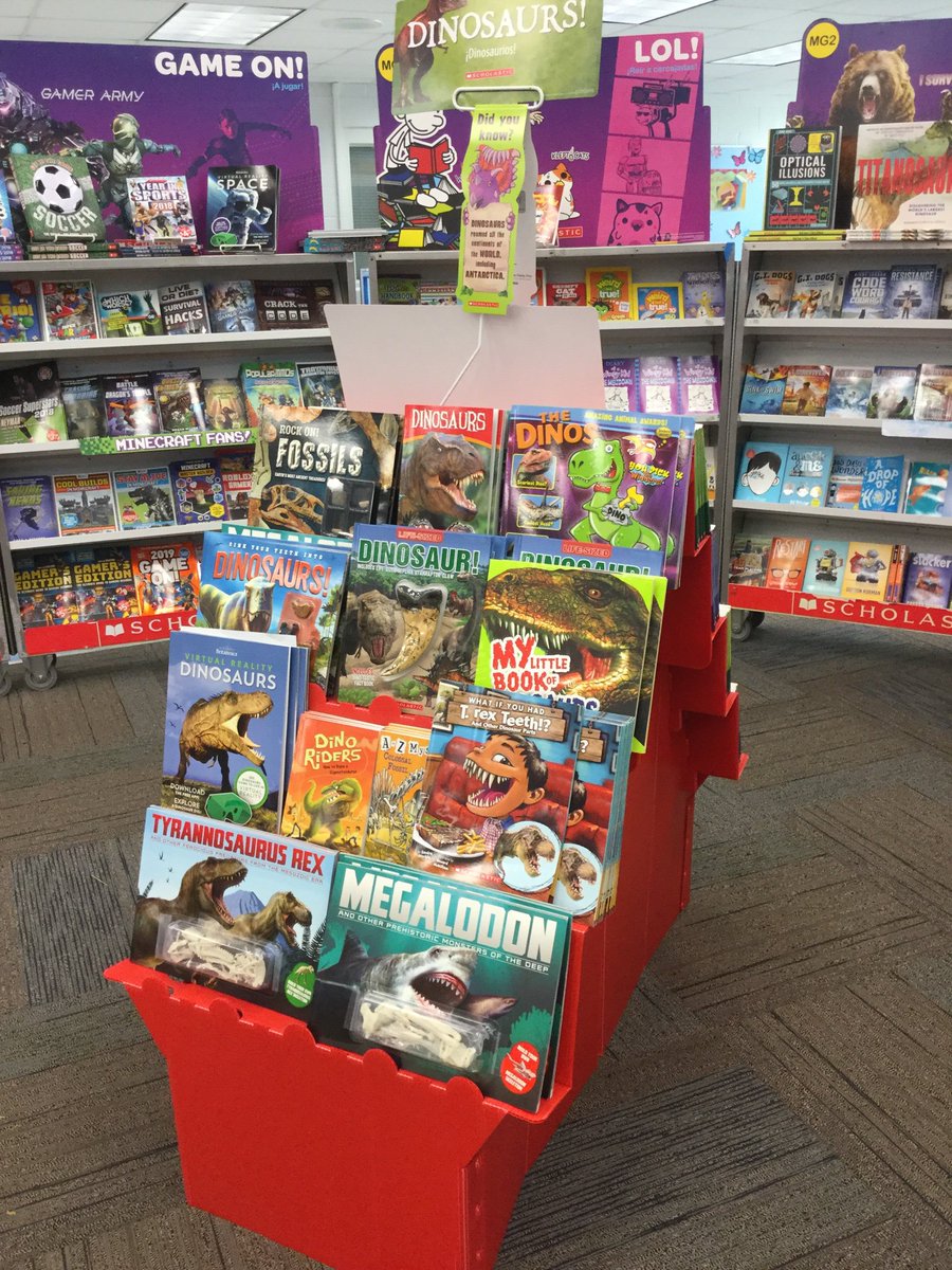 faccone_mrs's tweet photo. Spring book fair preview! @VineyardsVipers https://t.co/Jx9e9pLX9c