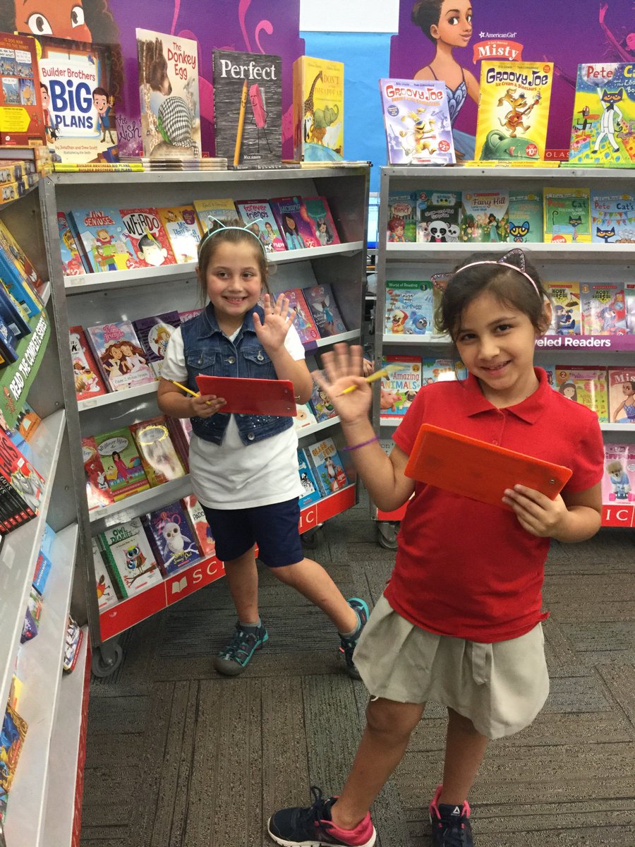 faccone_mrs's tweet photo. Spring book fair preview! @VineyardsVipers https://t.co/Jx9e9pLX9c