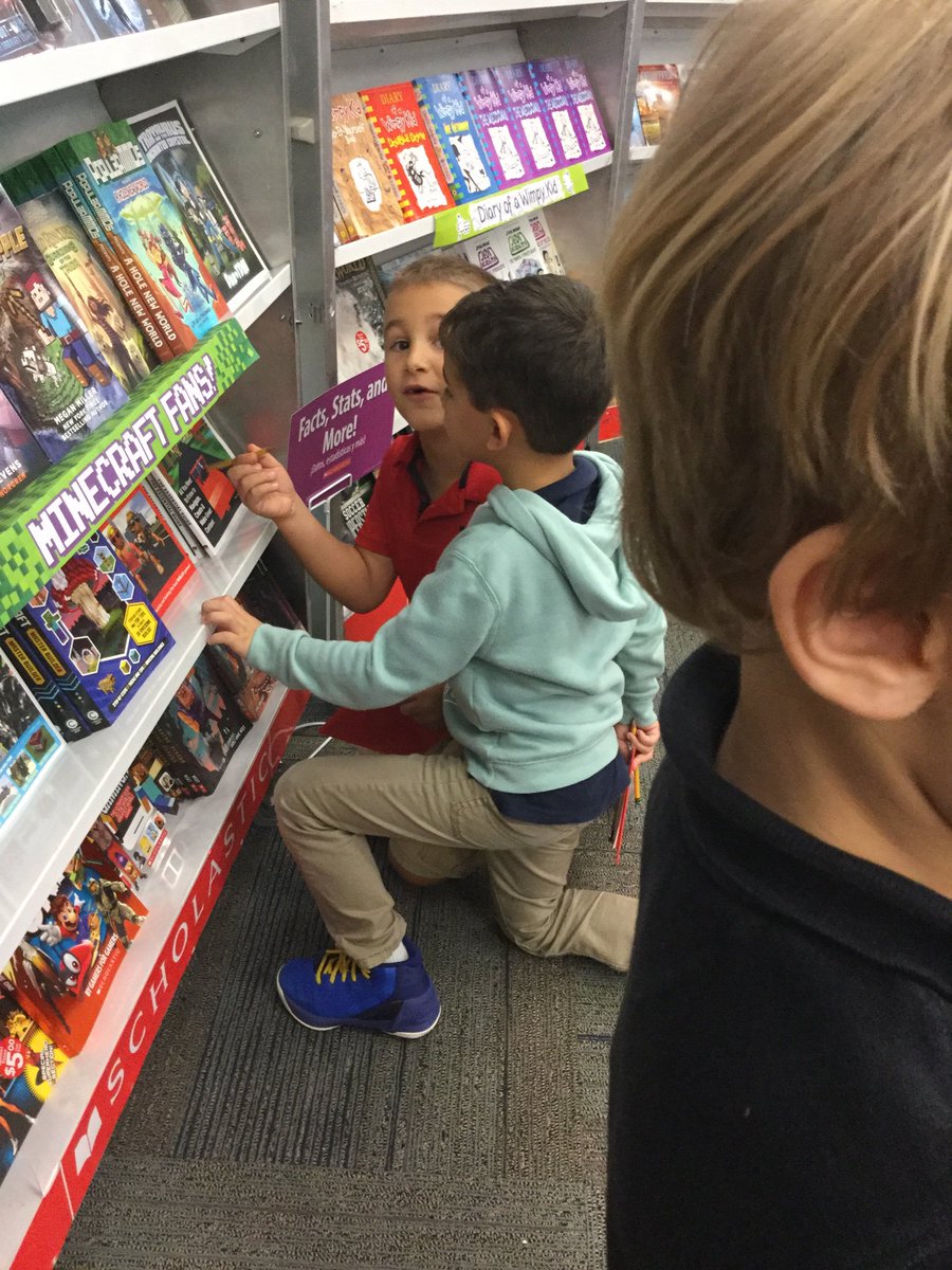 faccone_mrs's tweet photo. Spring book fair preview! @VineyardsVipers https://t.co/Jx9e9pLX9c