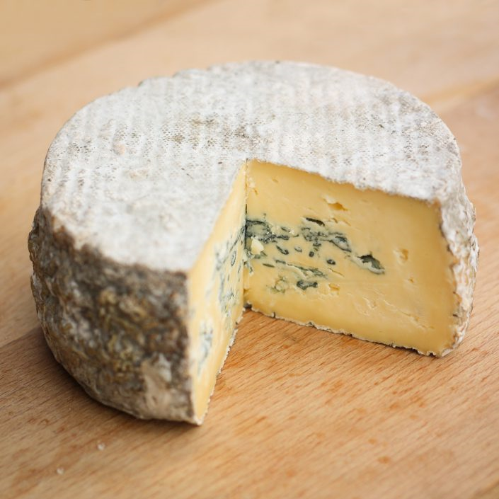 Hattie_Peacock's tweet photo. Durham Camembert , Mordon Blue , Hattie's blue , Mordon Isle ,Mordon Ruddy, Farmhouse White and Mordon Mediterranean (plain &amp; garlic) all available @BishFoodFest Saturday and Sunday, also @NorthernDalesFM Preston Park Stockton on Sunday @pparkmuseum @Hattie_Peacock https://t.co/OKsn01RXqo