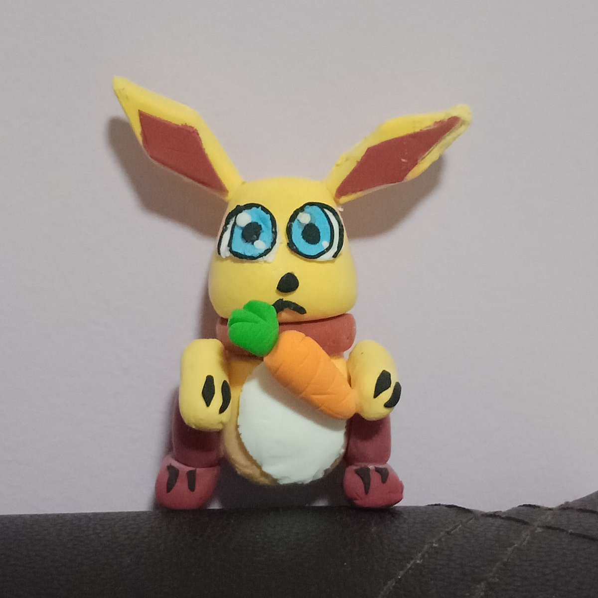 JustChange_jc's tweet image. I was bored and decided to try and make a 3d model embit with clay.(not an expert.)Did it turn out good? Sort of??(Nooo) Will i make others? Maybe. #LoomianLegacy  #embit  @BobbenKatzen @Llama_Train_S