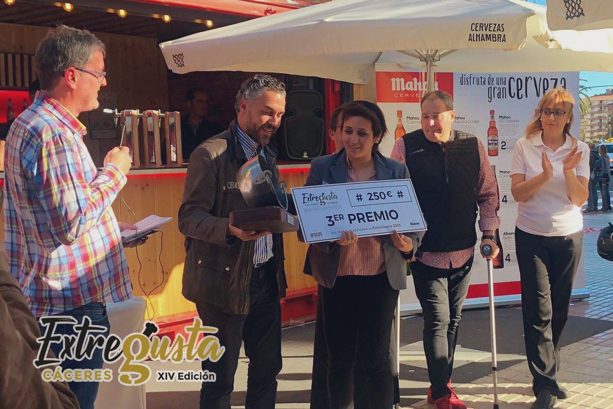 HomarusCC's tweet photo. Bueno, pues nuestra #vieira con crujiente de #jamón ha ganado un premio en #Extregusta. Satisfechos por nuestras tapas.

#Gastronomía
#Tapas
#Cáceres
#Extremadura
#HomarusCC 

@AlimentosdeExtr @ACUERPODREY @Ayto_Caceres https://t.co/T0U5iagM82