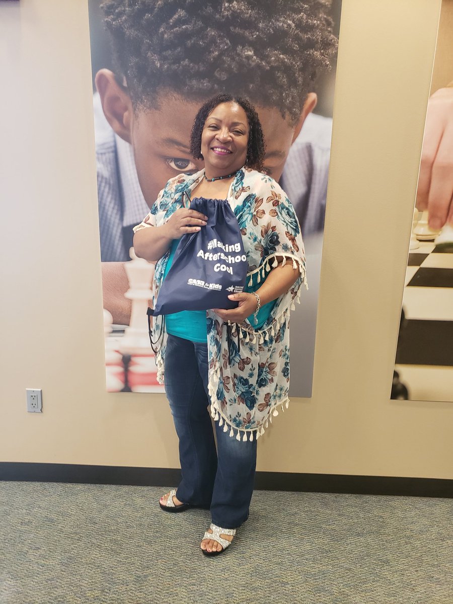 HCDE_CASE's tweet image. The winners of today&apos;s share challenge! Thanks for your participation! #CASESpringSymposium2019 #SpringSymposium2019 #MakingAfterschoolCool