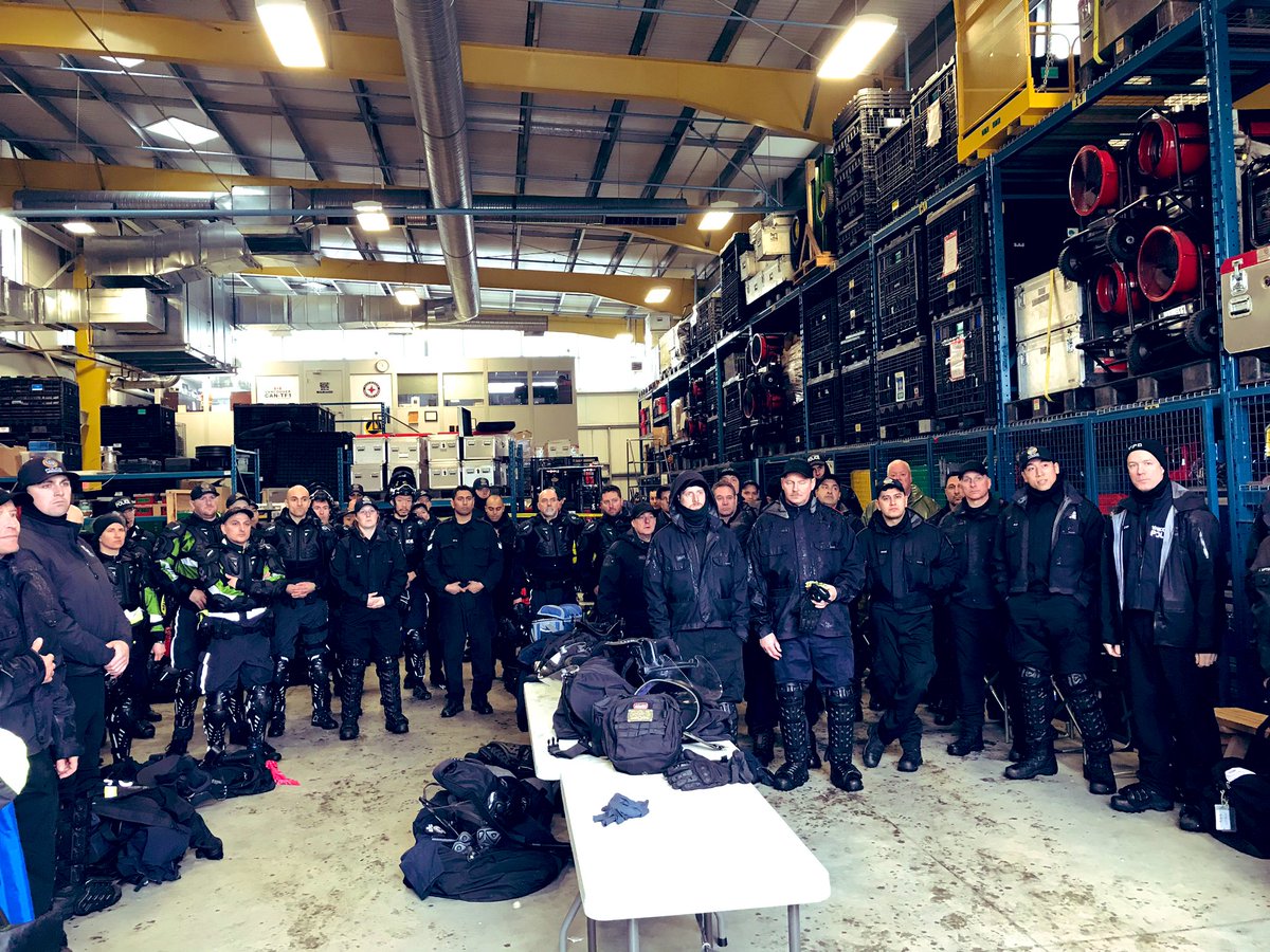 Honoured to address the joint @VanFireRescue @VancouverPD #PublicSafetyUnit team along with @DeputyChow during training yesterday. 

These women & men from #VFRS & #VPD learn, work & respond together to help keep @CityofVancouver safe!

#ProudChief #PublicSafetyPartners