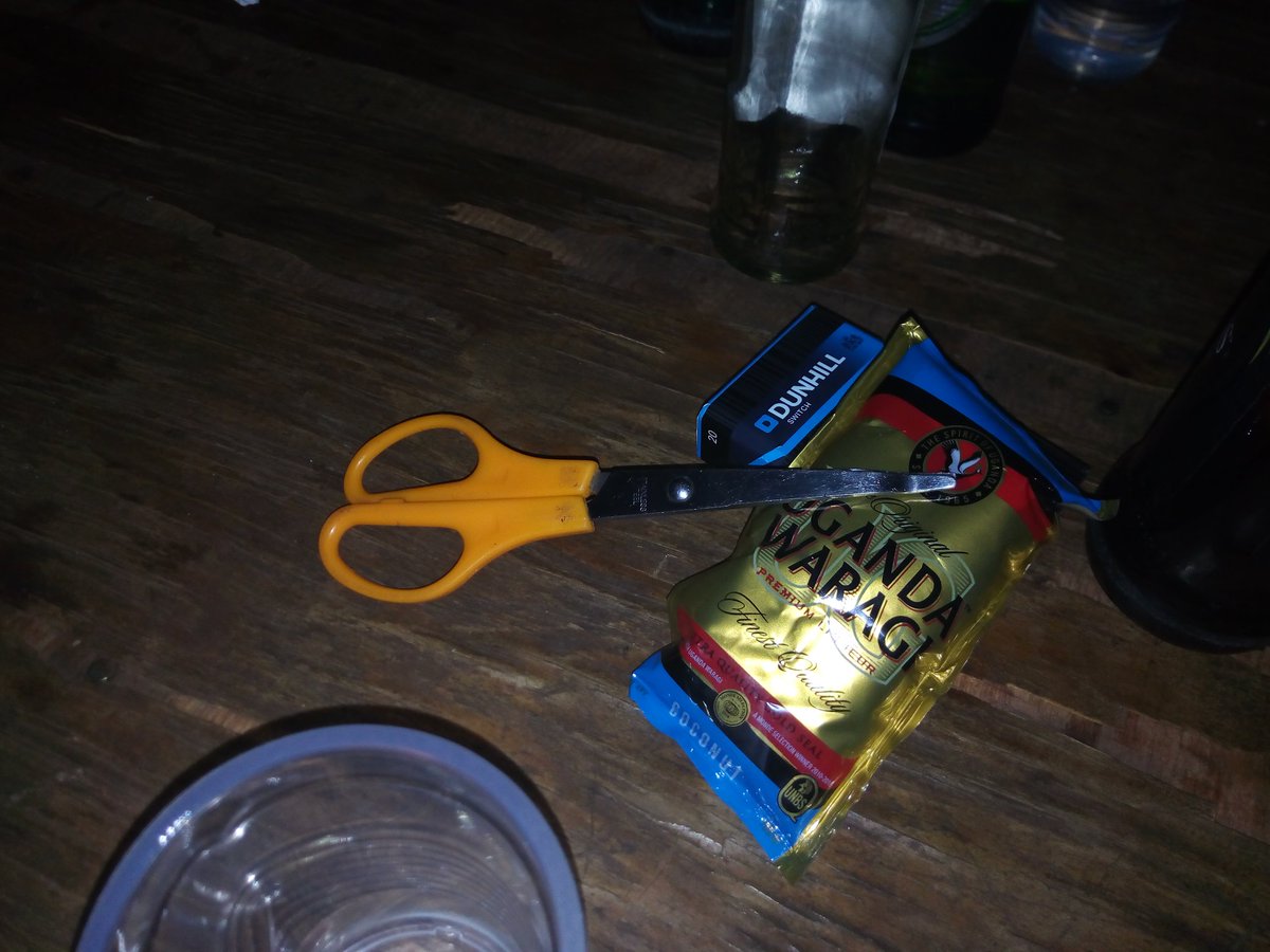 byakyo's tweet photo. @Revnickk @_MuGisha_ Hard guy hard but no bite this shit. #PairOfScissors https://t.co/uAvY7tPTRC