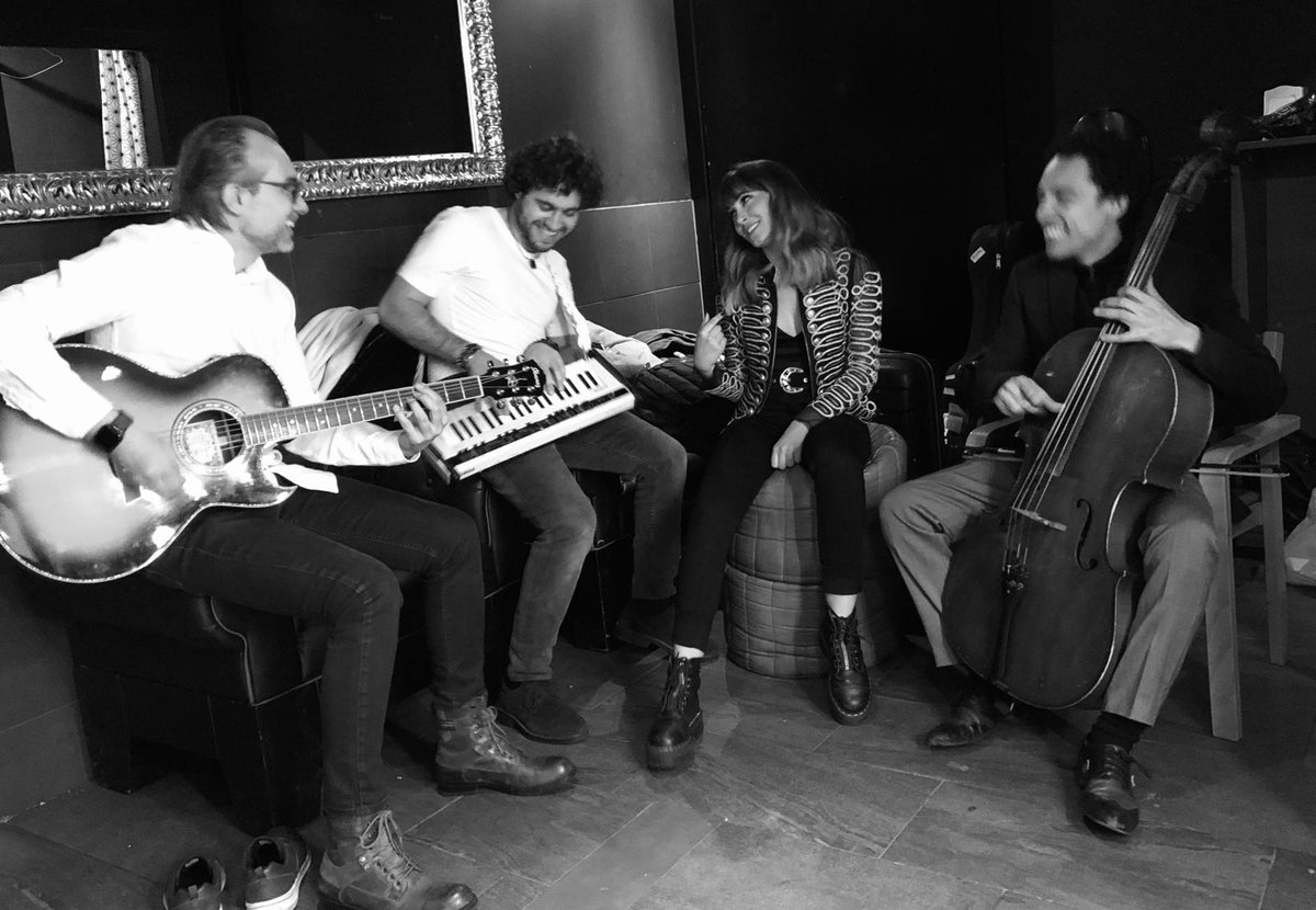 UniversalSpain's tweet photo. .@Aitanax minutos antes del #Stage40 en Bilbao https://t.co/FYCexFJTet