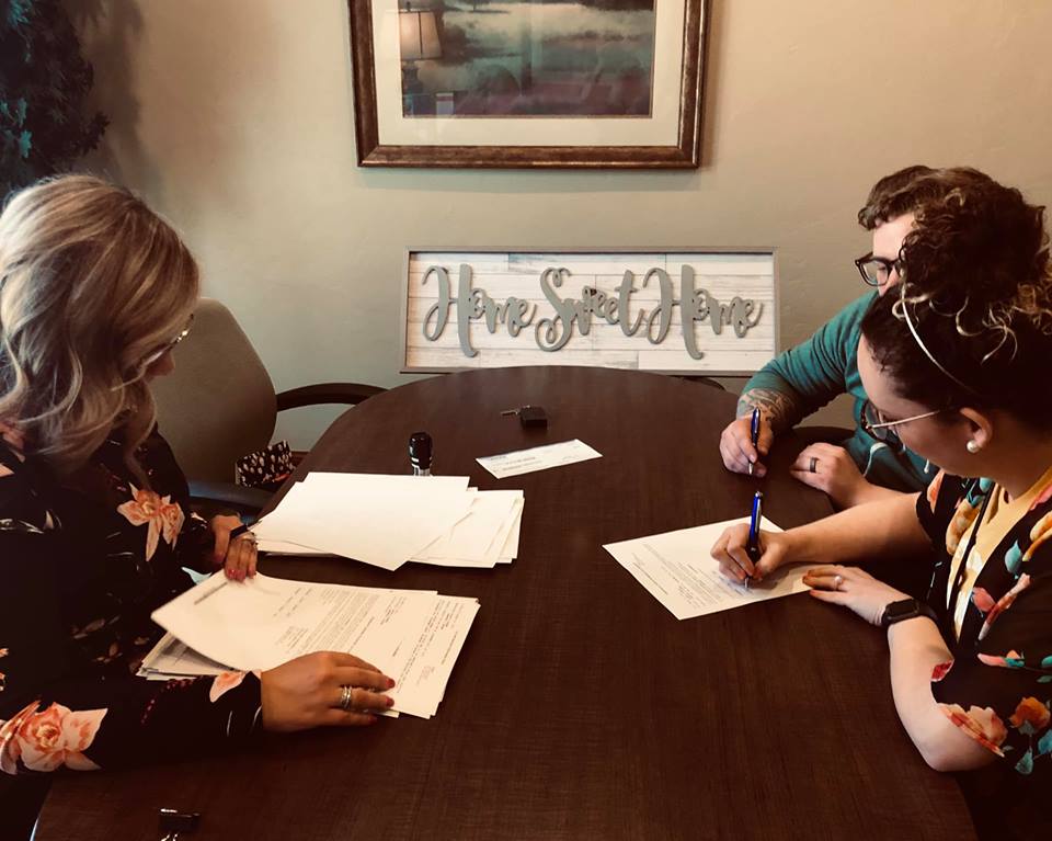 KKingstonHomes's tweet photo. Stacy had a double closing today. Congratulations to this happy family on the successful purchase and sale of their homes! #OklahomaRealEstate #StacyTheRealtor #RealEstate #ClosingDay #NewHome https://t.co/9wf7RxFQx6