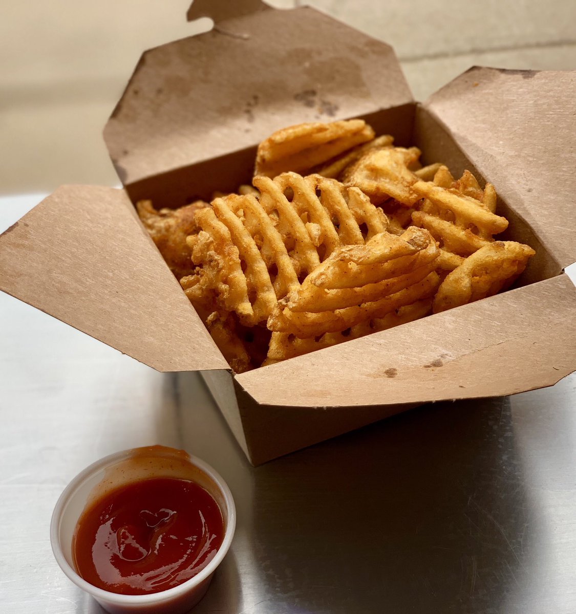 Our fries/tots and drink got $2 lunch deal is really coming in clutch for #FRYday 😍🍟 

#ConradsGrill #ConradsGrillChicago