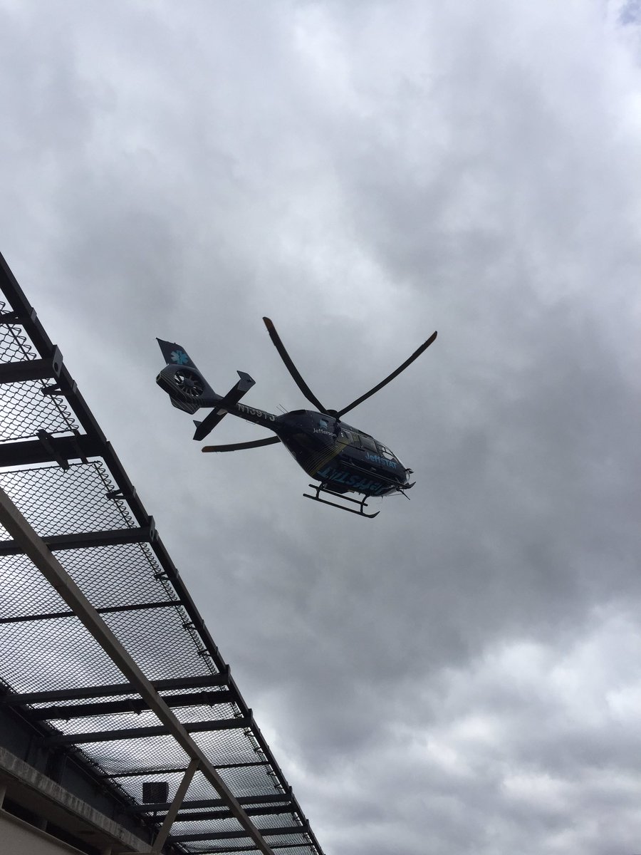 TJUSecurity's tweet photo. Busy day for our colleagues in @JeffSTATCCT 🚁 #KeepCalmAndFlyOn #ActionShot #Teamwork #HotOffload https://t.co/5bmlNOFtOP