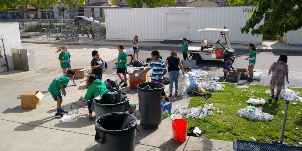 Student council working hard this morning!! April is our annual recycling event. <a href="/Courtne06799358/">Paloma Elementary PTO</a> <a href="/PalomaSMUSD/">Paloma Elementary School SMUSD</a> <a href="/danamspencer/">Dana Spencer</a> #studentcouncil #recyclereducereuse #schoolsocialwork