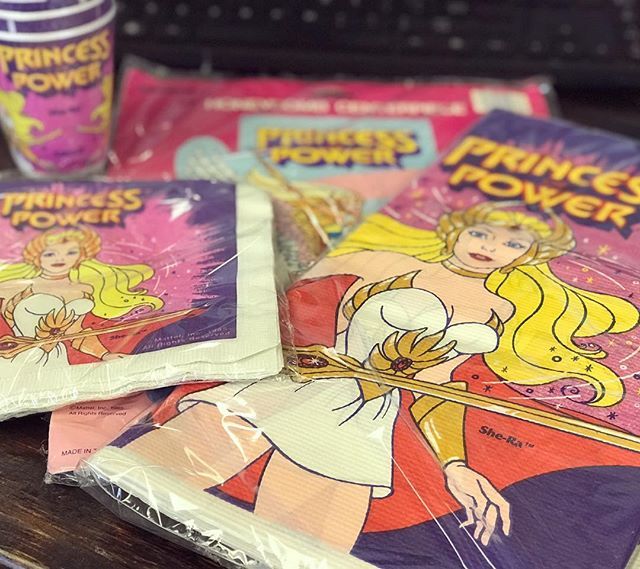 htfps's tweet image. A day late for #throwbackthursday but this stuff is still awesome! 😍 #shera #sheraprincessofpower #princessofpower #vintage #tbt #80s #1980s #htfps #hardtofindpartysupplies bit.ly/2VFjo6Z
