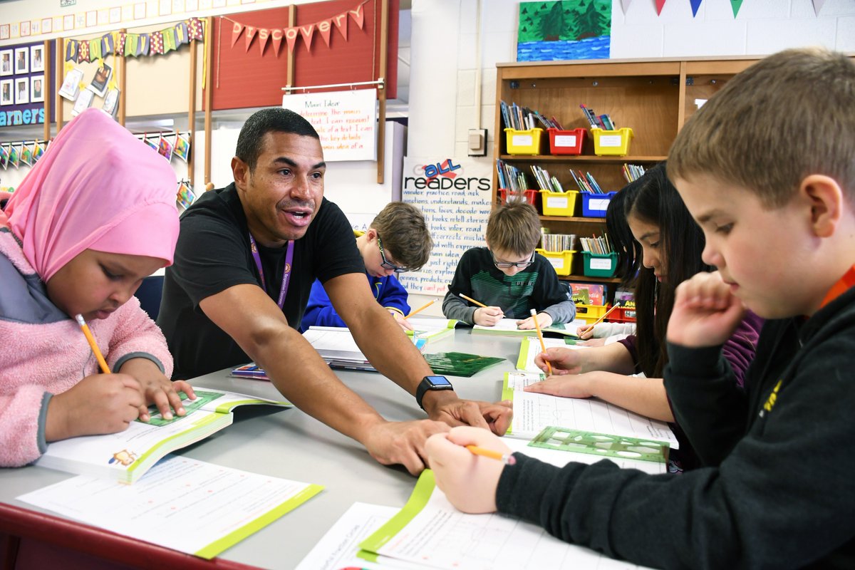 bps271's tweet photo. Congratulations to @corywade, third grade teacher at @Hillcrest_Comm and one of nine finalists from across the state for Minnesota Teacher of the Year! https://t.co/B3OF4FoYu7 https://t.co/vzS8IiY3qH