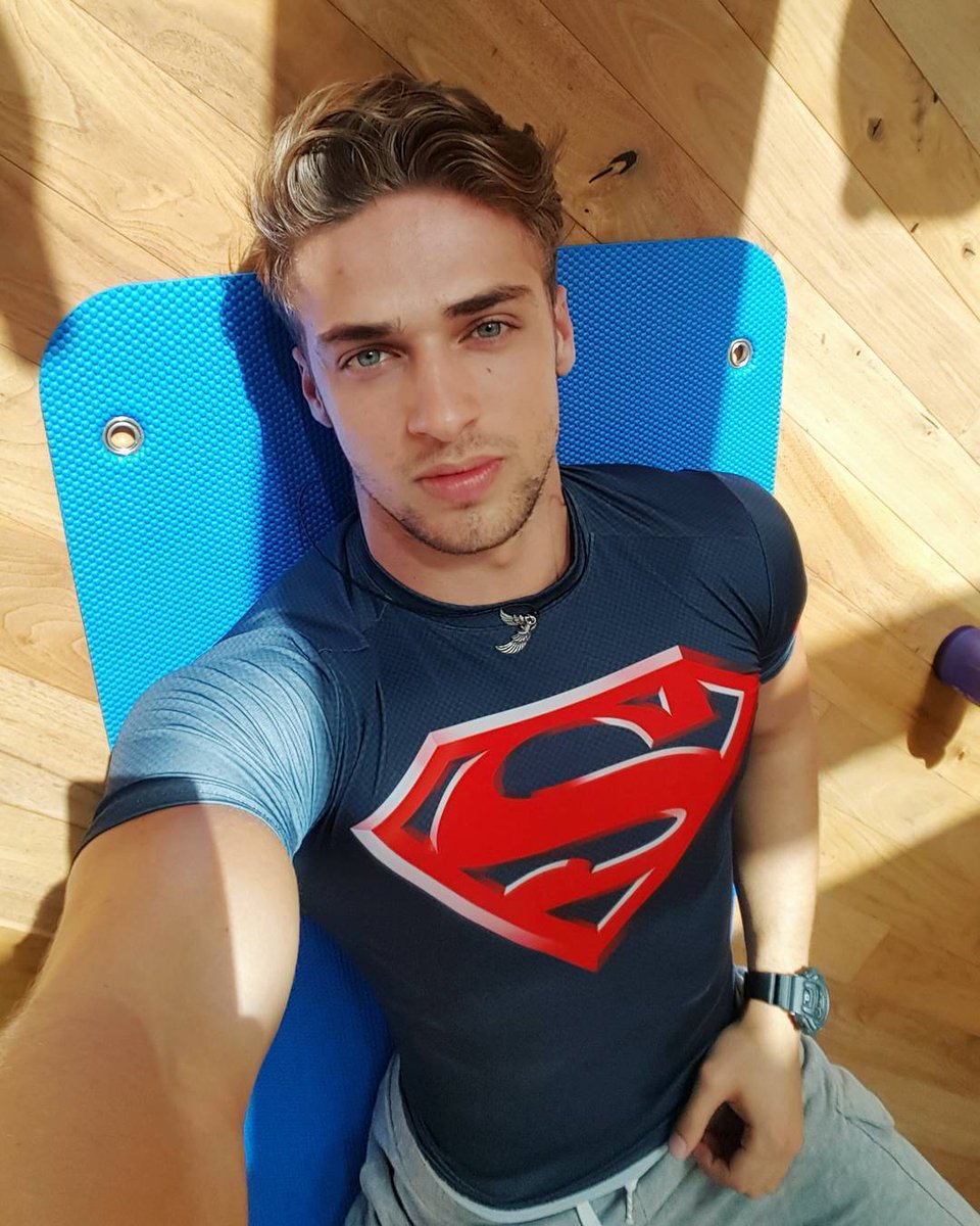 stratisxx's tweet photo. This hot twink lives in Dubai… I can’t imagine how crazy the Arab daddies go for him. https://t.co/x6K0fYJDe7