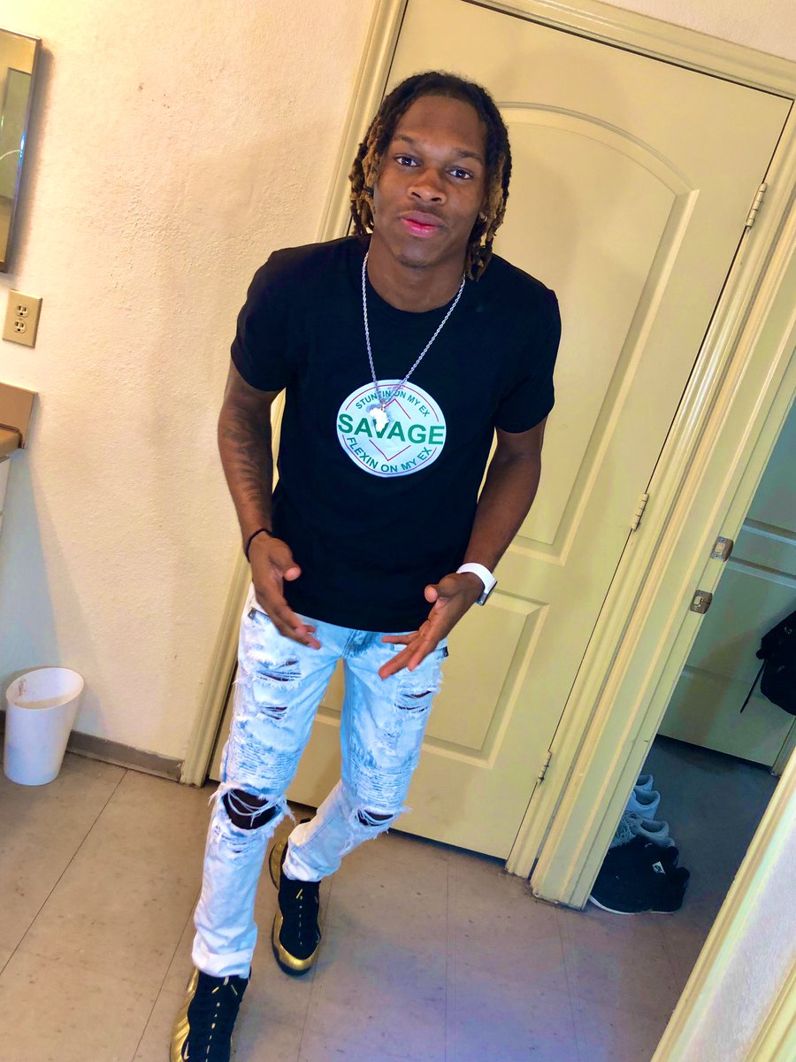 datmayeskid's tweet photo. Savage 💚🖤 #Springfest19 https://t.co/jV39SaF3wj