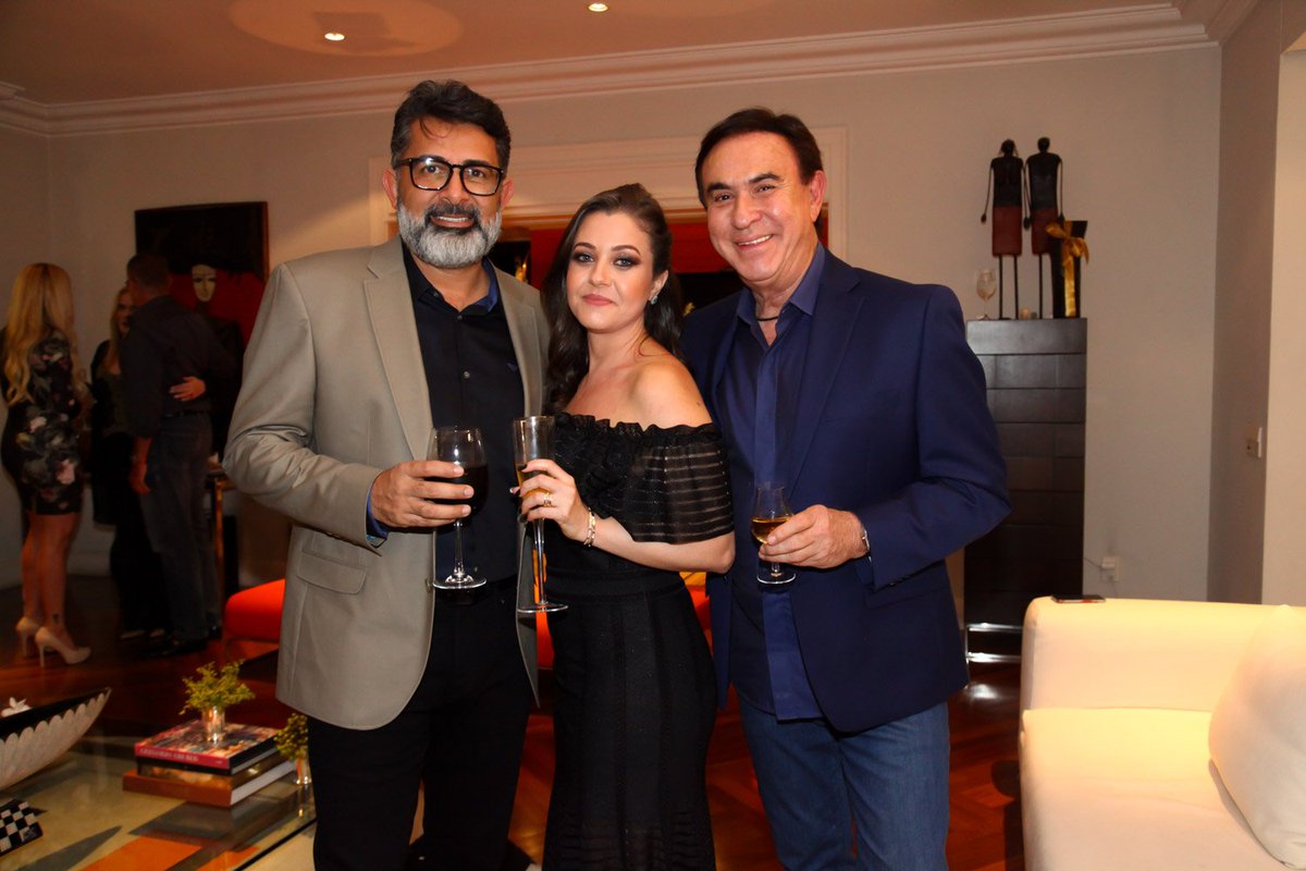 Cláudio Oliveira, rei do bitcoin no Brasil, foi homenageado em um jantar ao  lado da diretoria de seu grupo. Veja quem compareceu no Blog. #amauryjr