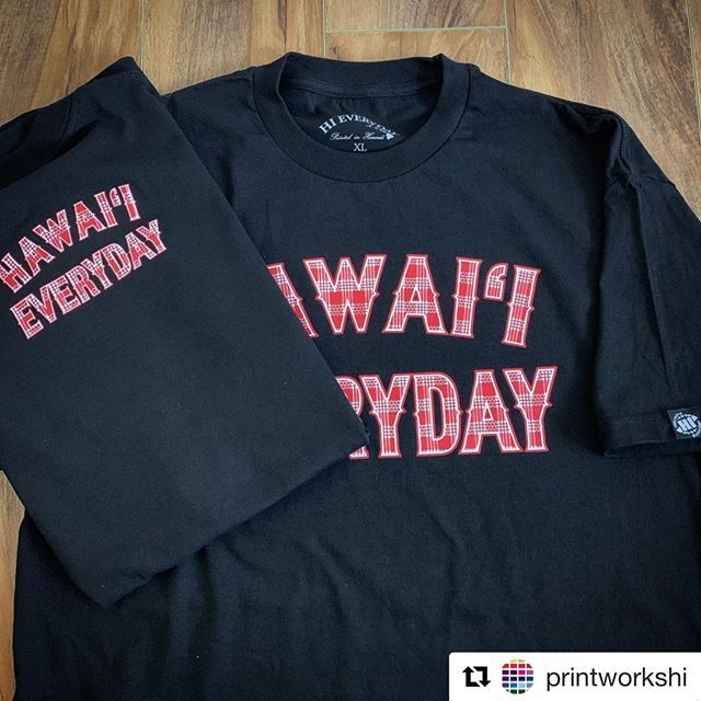 americantshirt's tweet image. #Repost @printworkshi: Custom 2 color front &amp;amp; back print, tagless size label, and logo woven label. I gotta admit the details in design was a bit challenging. #manualscreenprinting #screenprinting #screenprinted #fusion180ink #printedinhawaii bit.ly/2UAcyTS