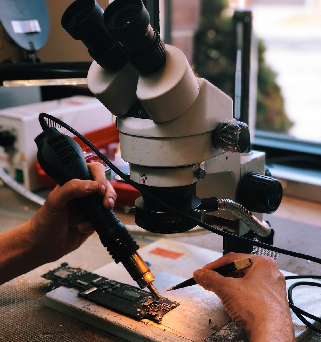 VTServices_inc's tweet image. The skill is present, the precision is present &amp;amp; the solution is present. We are a component level repair company you can trust.

#vtservices #componentlevelrepair #motherboardrepair #apple #windows #chrome