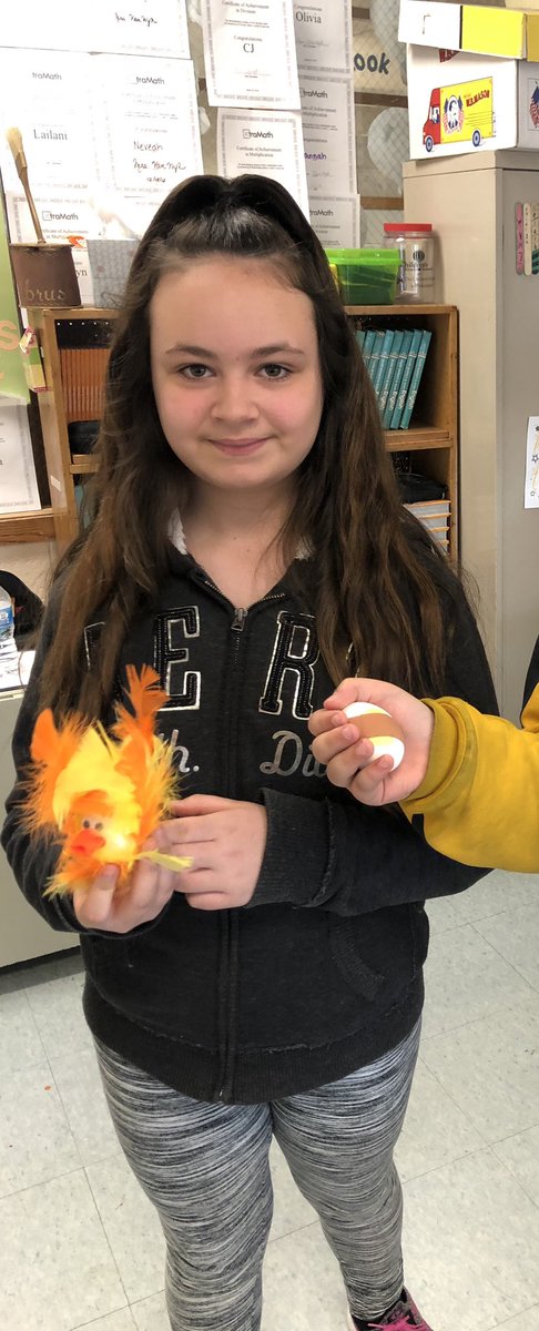 MrsSylvester206's tweet photo. Egg decorating fun today!! Winners: Cutest: Madi, Funniest: Jimmy, Most Creative: Olivia https://t.co/KQfdaYWK3Y